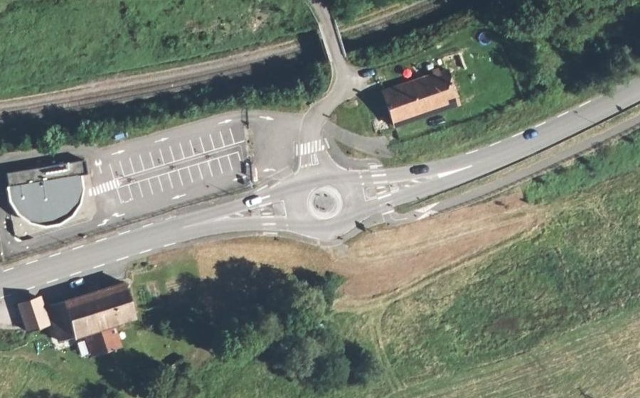 Vue aérienne du Rond-point anonyme n°407517028