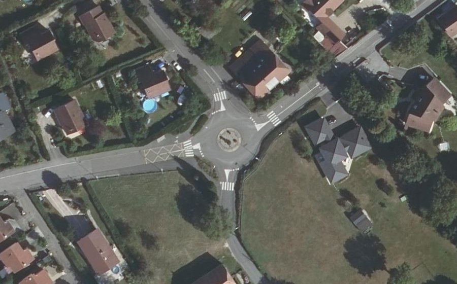 Vue aérienne du Rond-point anonyme n°40766541