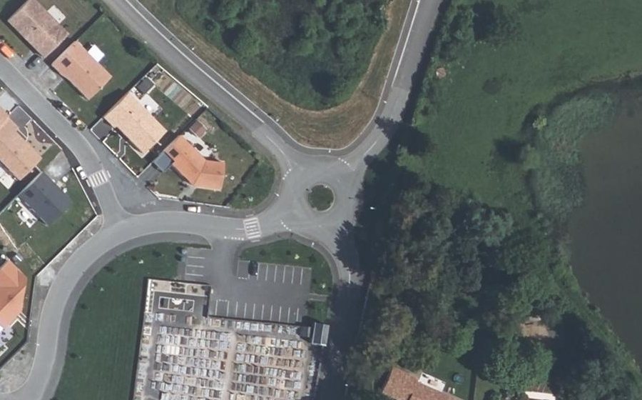 Vue aérienne du Rond-point anonyme n°407737462