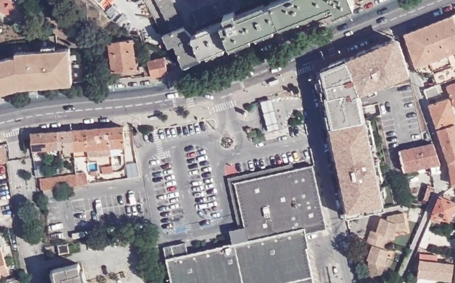 Vue aérienne du Rond-point anonyme n°407778863