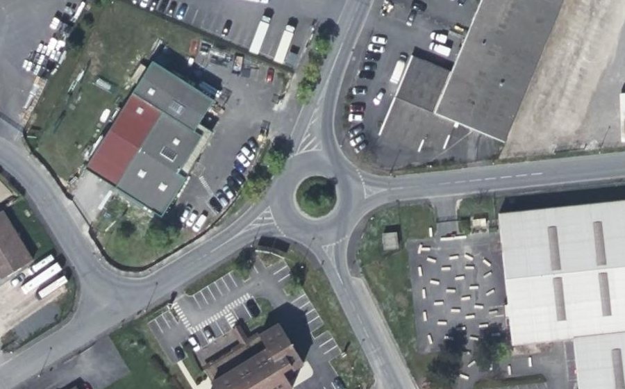 Vue aérienne du Rond-point anonyme n°407892057