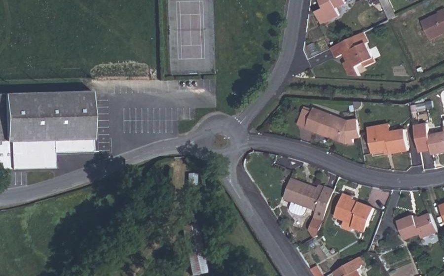 Vue aérienne du Rond-point anonyme n°407947977