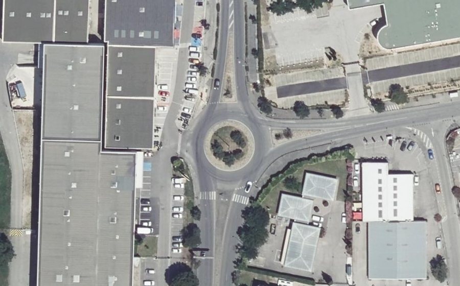 Vue aérienne du Rond-point anonyme n°40797180