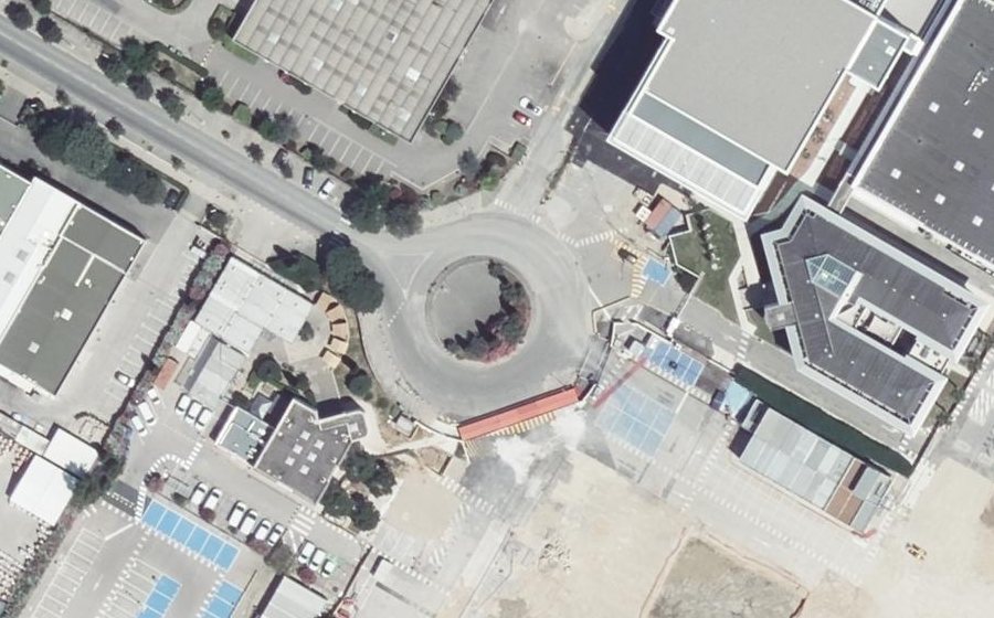 Vue aérienne du Rond-point anonyme n°40797211