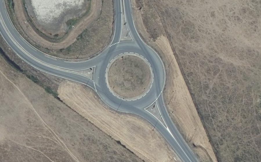 Vue aérienne du Rond-point anonyme n°40798768