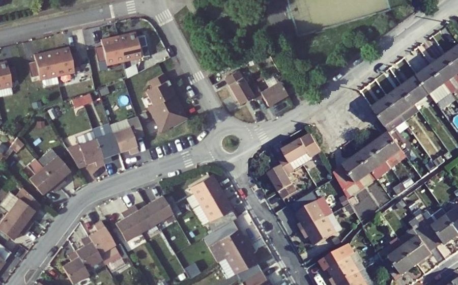 Vue aérienne du Rond-point anonyme n°40800893