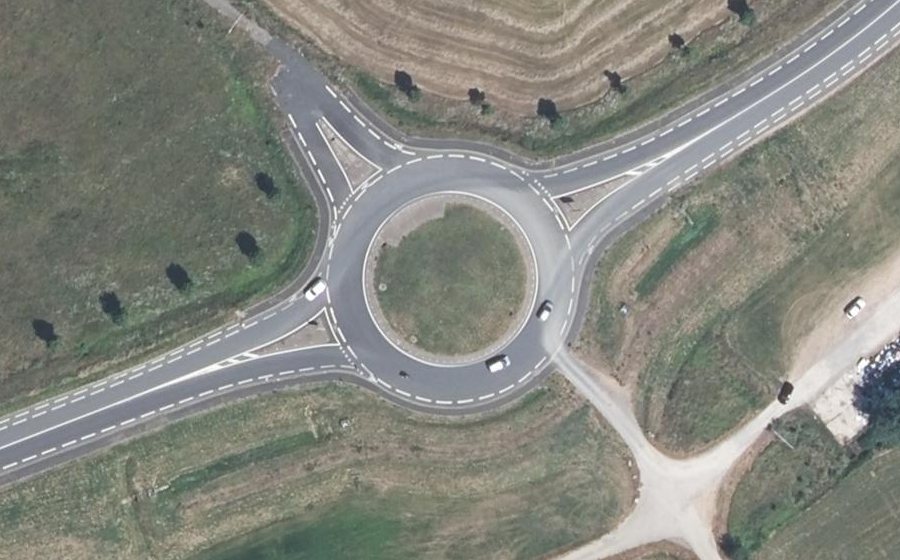 Vue aérienne du Rond-point anonyme n°40803058