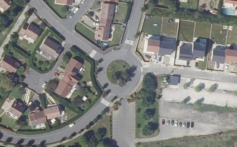 Vue aérienne du Rond-point anonyme n°40803405