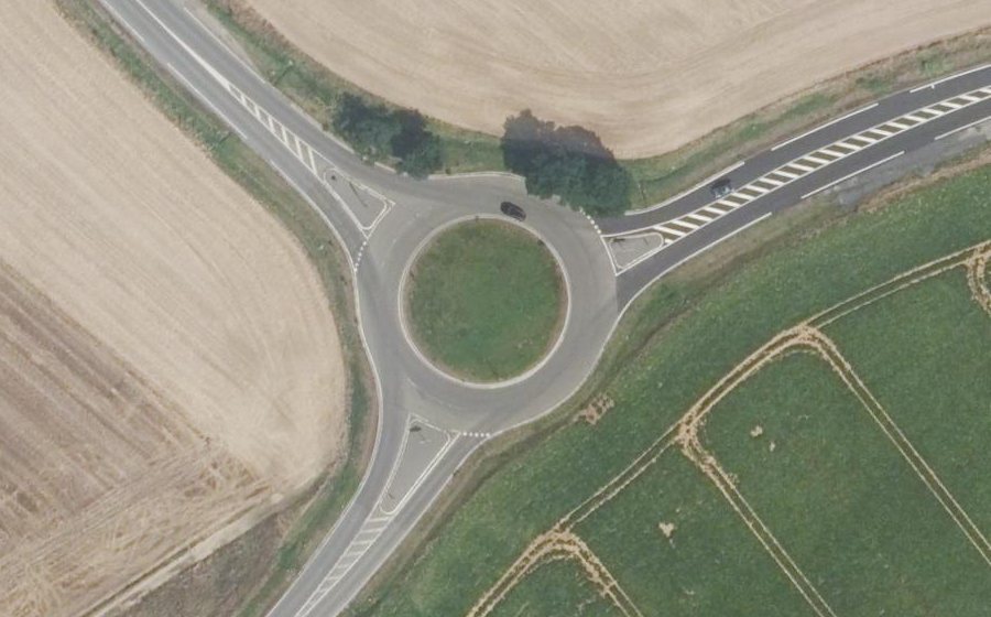 Vue aérienne du Rond-point anonyme n°40821637
