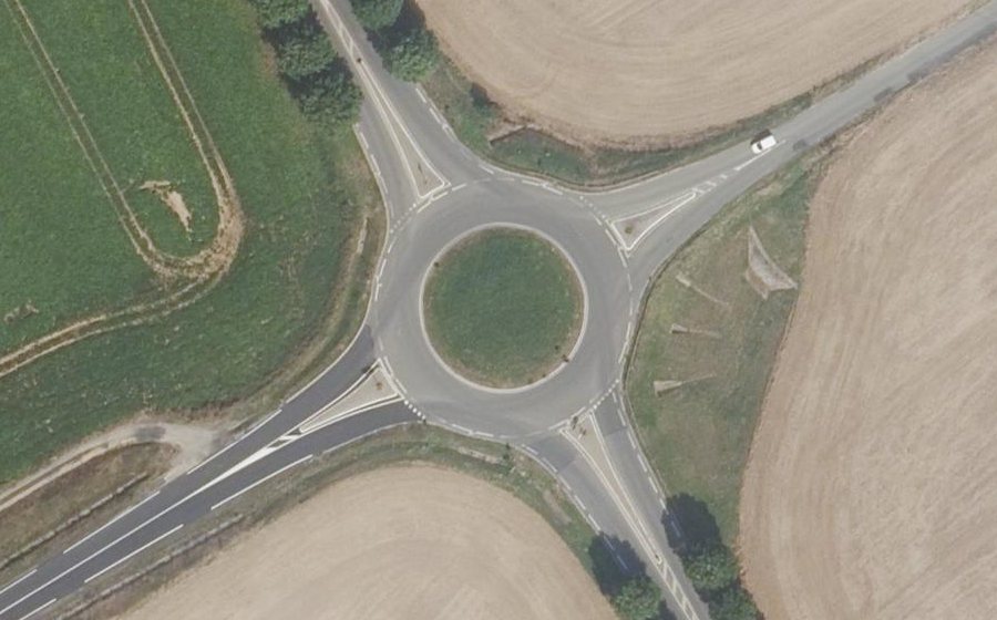 Vue aérienne du Rond-point anonyme n°40822799