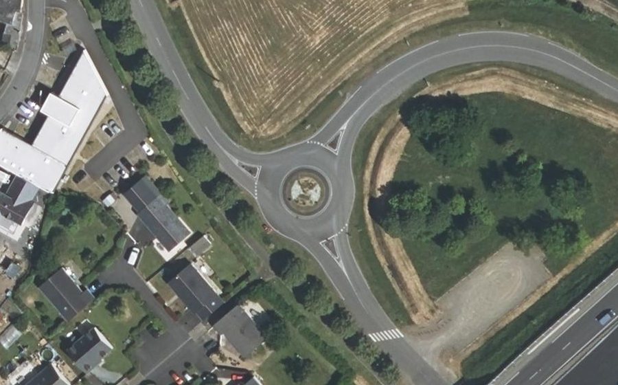 Vue aérienne du Rond-point anonyme n°408237589