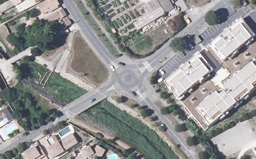 Vue aérienne du Rond-point anonyme n°40824880
