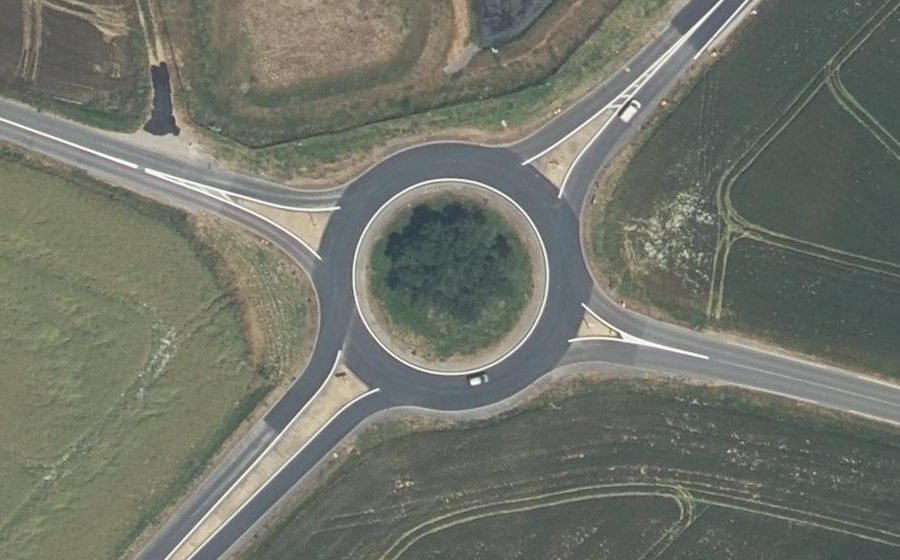 Vue aérienne du Rond-point anonyme n°40824893