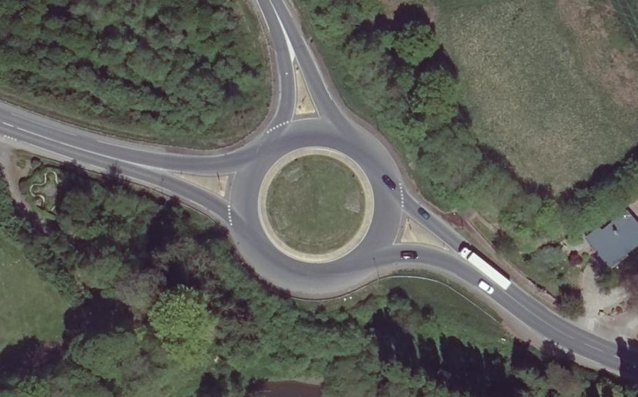 Vue aérienne du Rond-point anonyme n°408251811