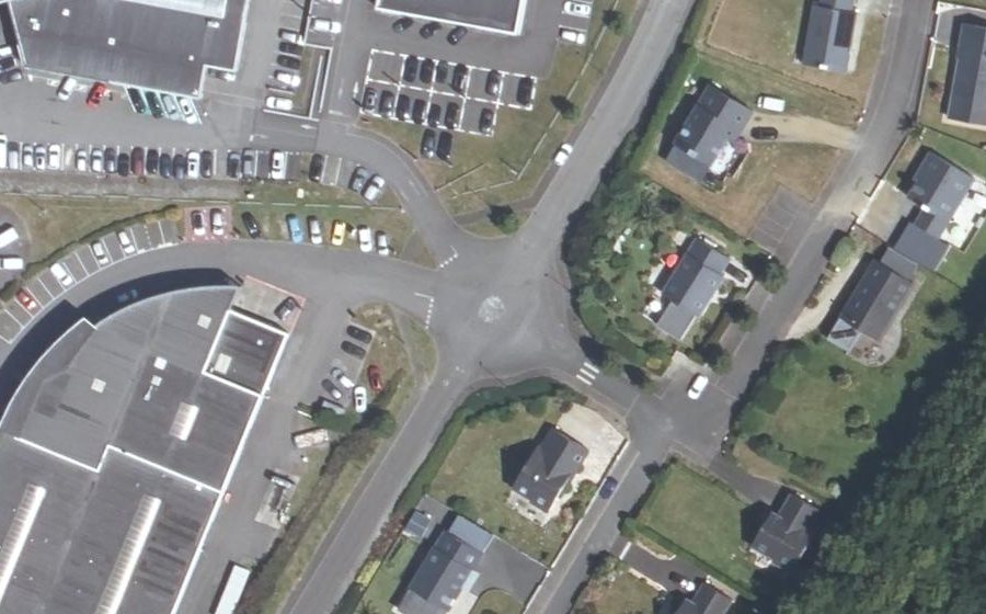 Vue aérienne du Rond-point anonyme n°408288612