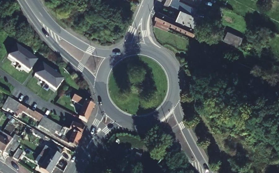 Vue aérienne du Rond-point anonyme n°40841647
