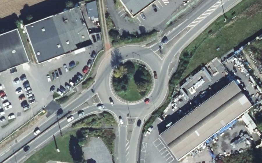 Vue aérienne du Rond-point anonyme n°40842299