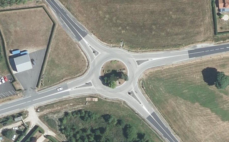 Vue aérienne du Rond-point anonyme n°40842891