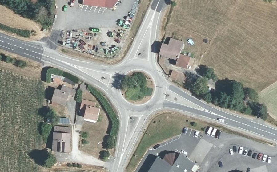 Vue aérienne du Rond-point anonyme n°40842930