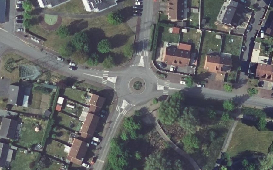 Vue aérienne du Rond-point anonyme n°40843100