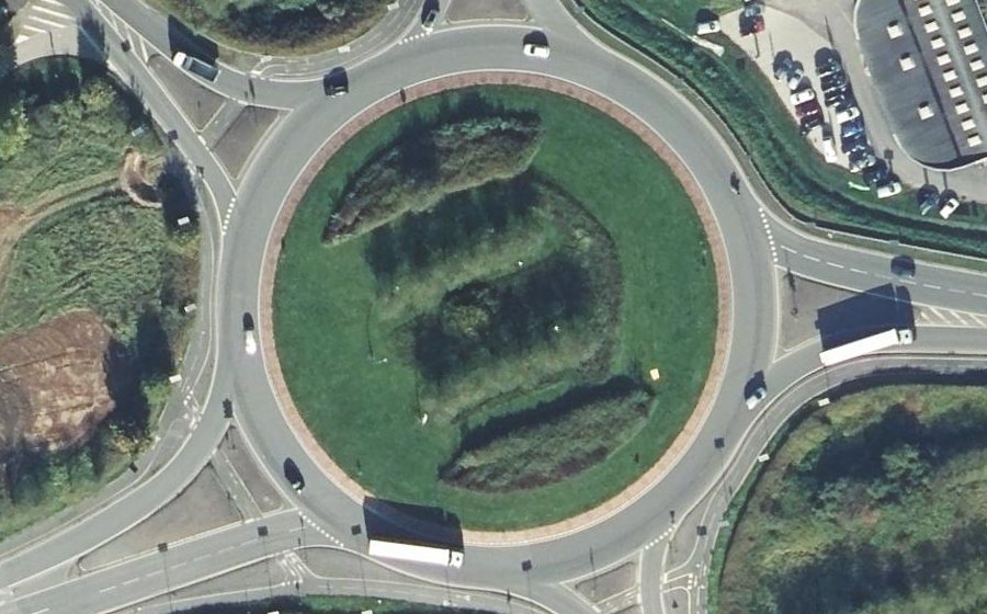 Vue aérienne du Rond-point anonyme n°40847350