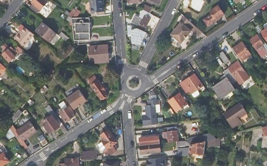 Vue aérienne du Rond-point anonyme n°40847858