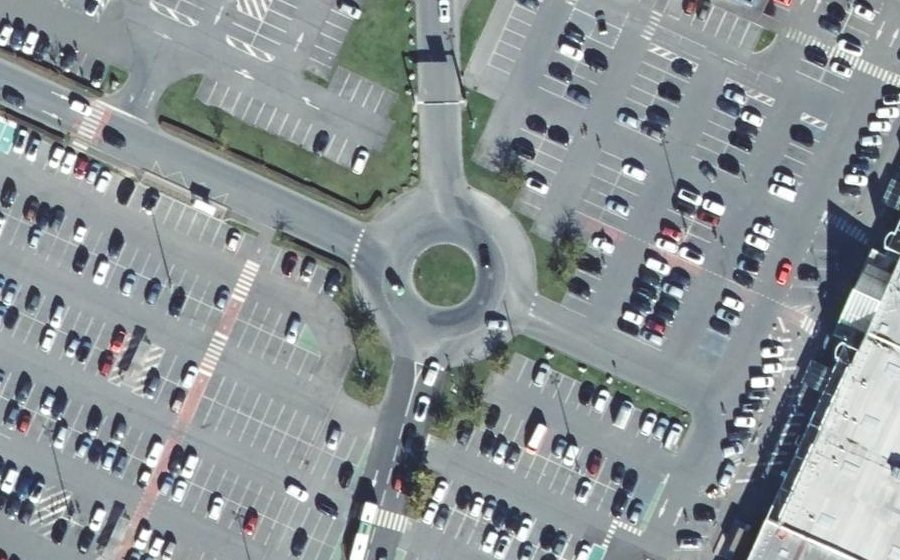 Vue aérienne du Rond-point anonyme n°40848352