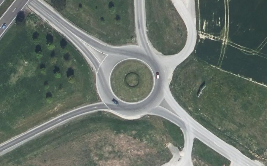 Vue aérienne du Rond-point anonyme n°40849782