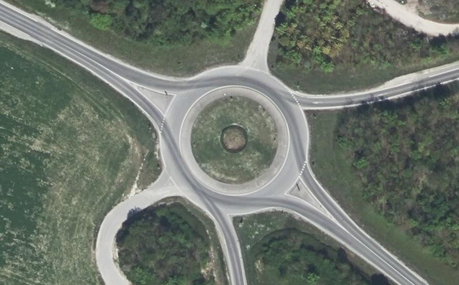 Vue aérienne du Rond-point anonyme n°40849784