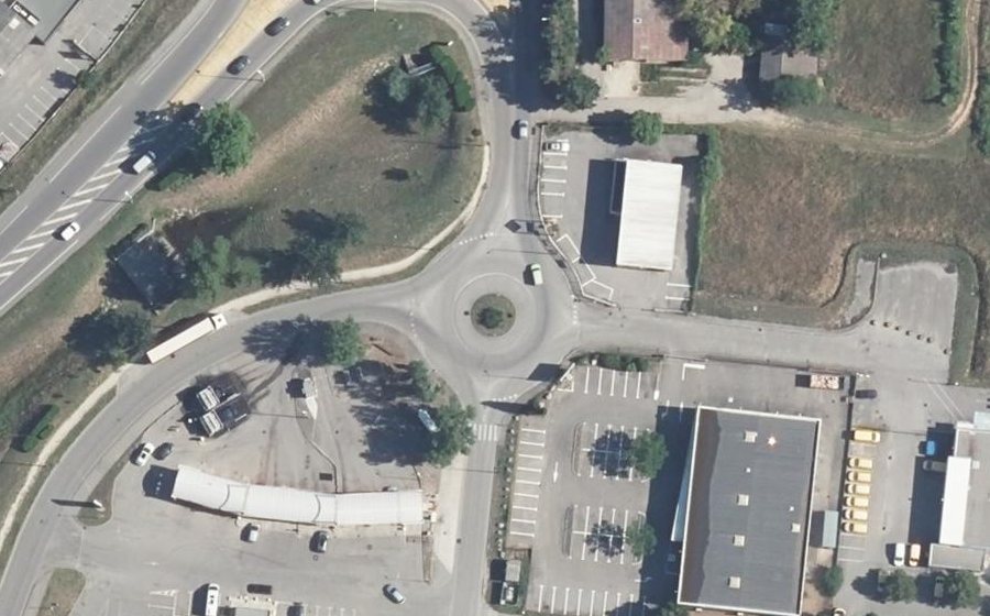 Vue aérienne du Rond-point anonyme n°40862193