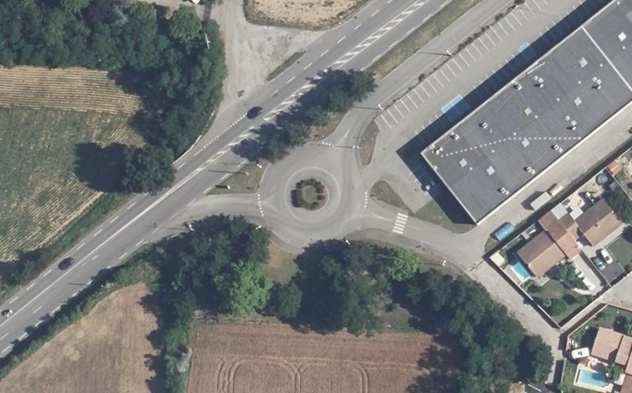 Vue aérienne du Rond-point anonyme n°40862197
