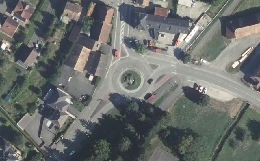 Vue aérienne du Rond-point anonyme n°40866260