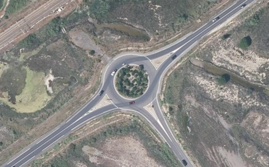 Vue aérienne du Rond-point anonyme n°40883356
