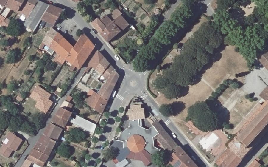 Vue aérienne du Rond-point anonyme n°40892491