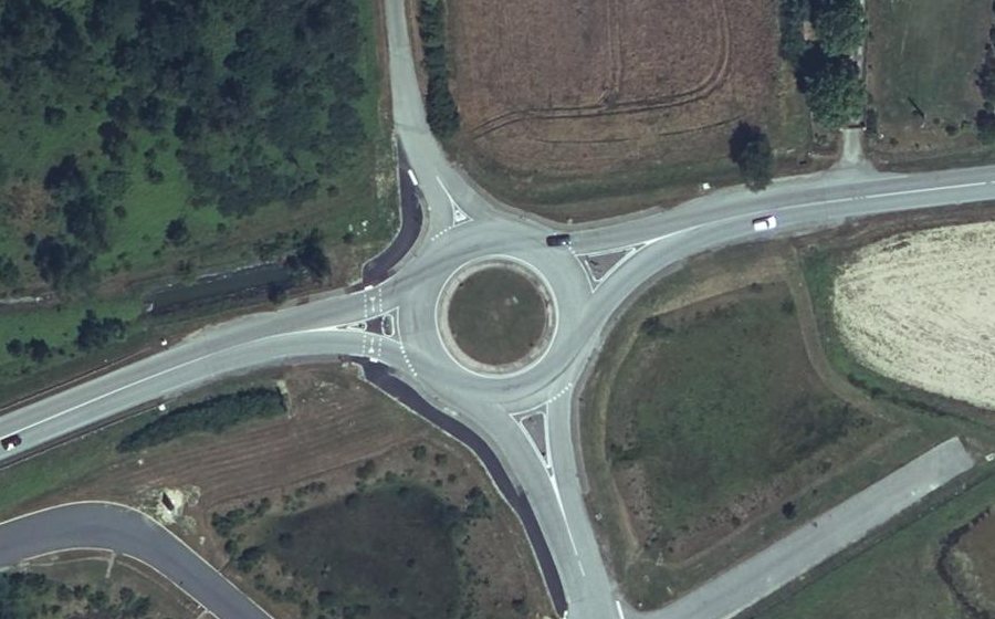Vue aérienne du Rond-point anonyme n°40892496