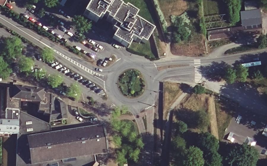 Vue aérienne du Rond-point anonyme n°40894513