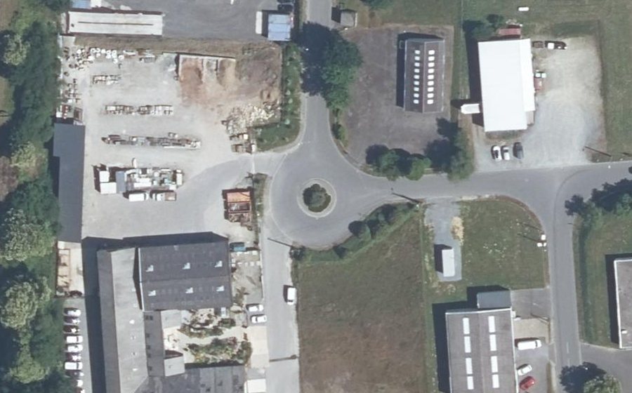 Vue aérienne du Rond-point anonyme n°408961889