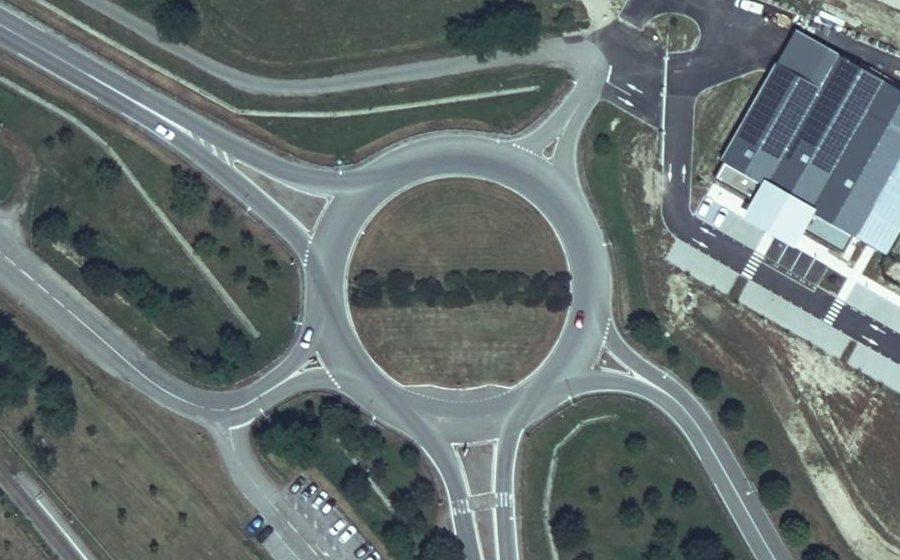 Vue aérienne du Rond-point anonyme n°40897755
