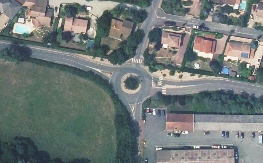 Vue aérienne du Rond-point anonyme n°40911539
