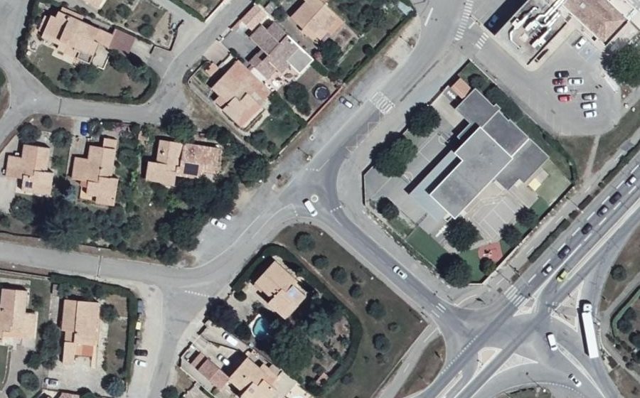 Vue aérienne du Rond-point anonyme n°409252078
