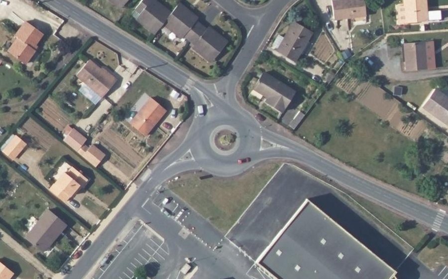 Vue aérienne du Rond-point anonyme n°40932152