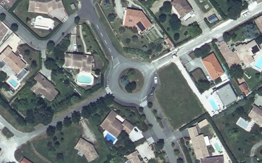 Vue aérienne du Rond-point anonyme n°40932748