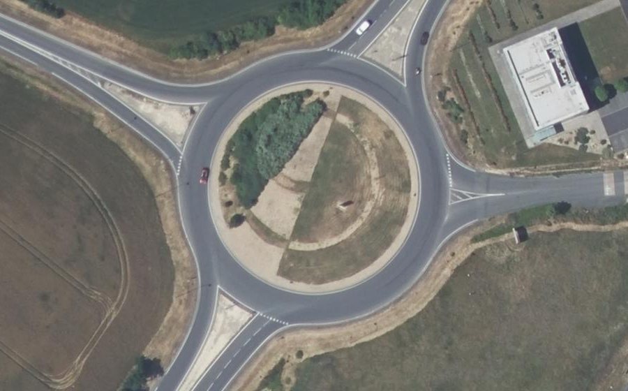 Vue aérienne du Rond-point anonyme n°40933601