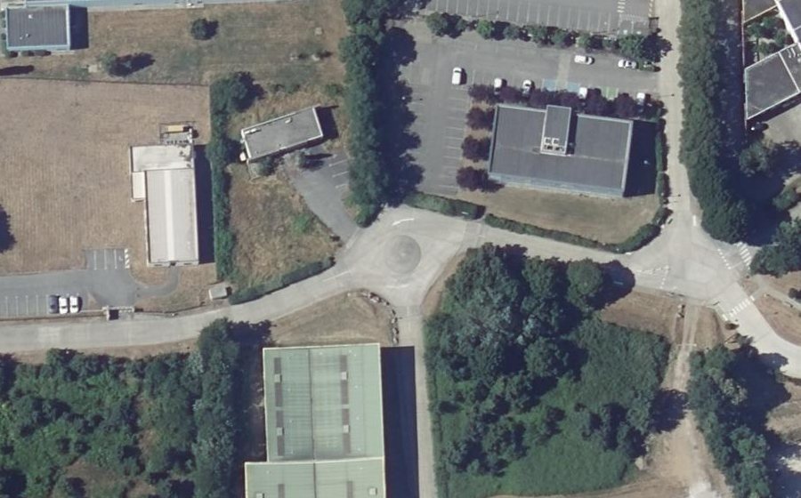 Vue aérienne du Rond-point anonyme n°409456078