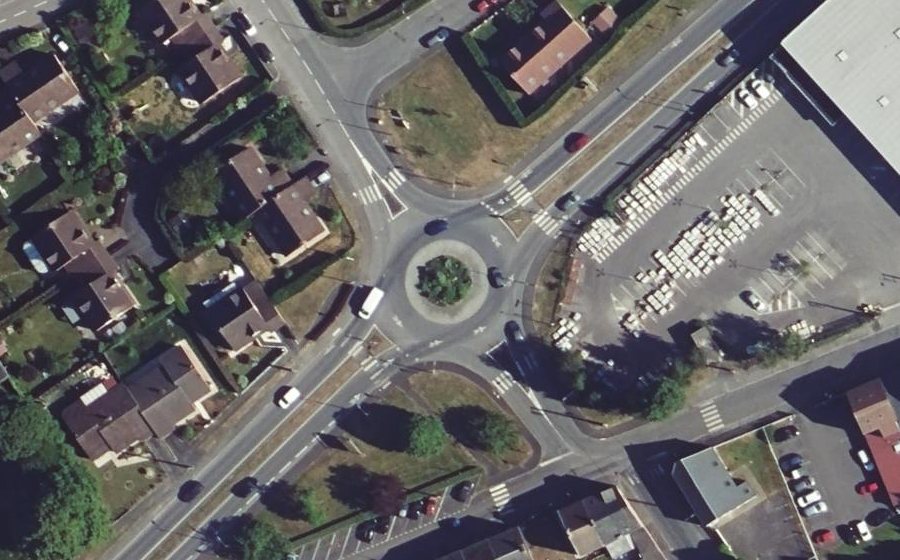 Vue aérienne du Rond-point anonyme n°40950832