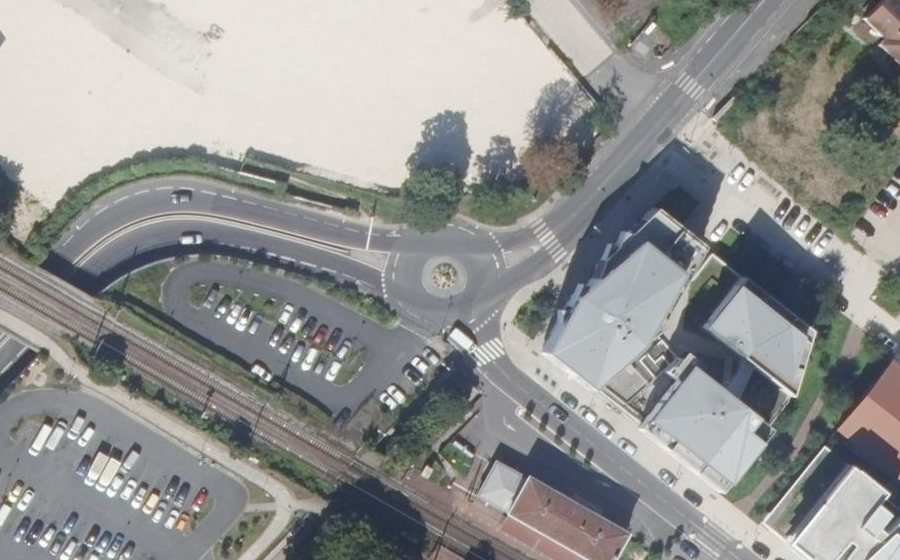 Vue aérienne du Rond-point anonyme n°40955109