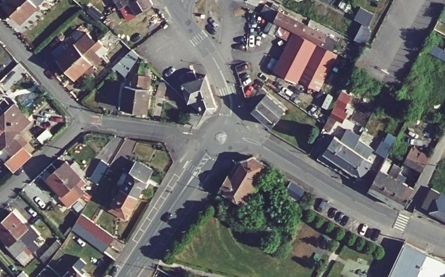 Vue aérienne du Rond-point anonyme n°40959585