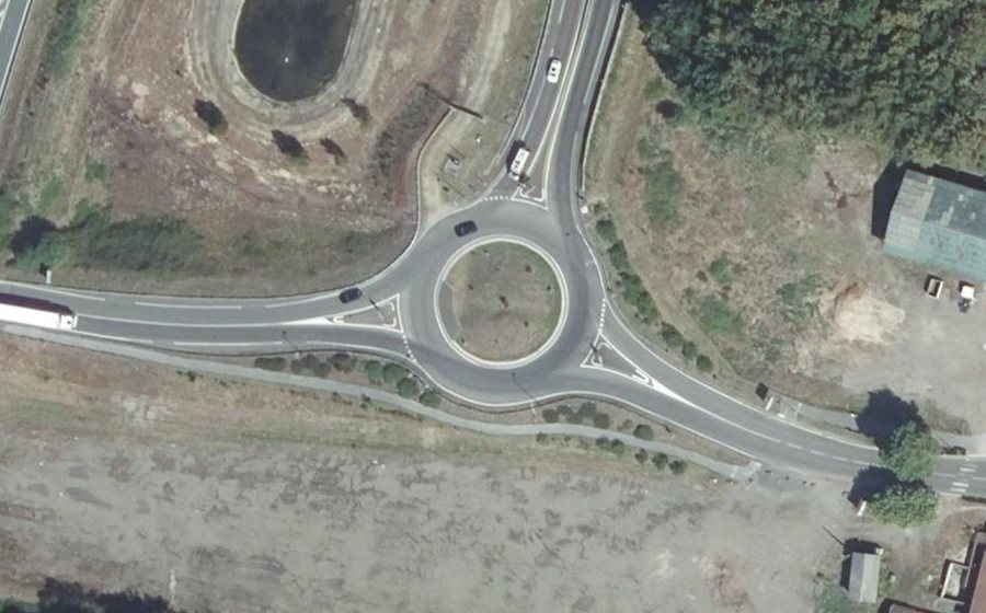 Vue aérienne du Rond-point anonyme n°409613111