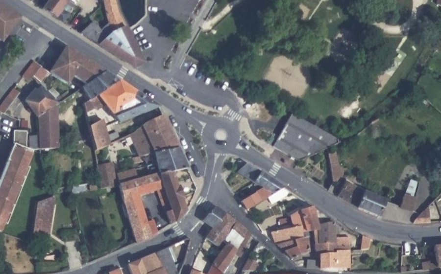 Vue aérienne du Rond-point anonyme n°409793874