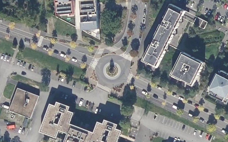 Vue aérienne du Rond-point anonyme n°40979489